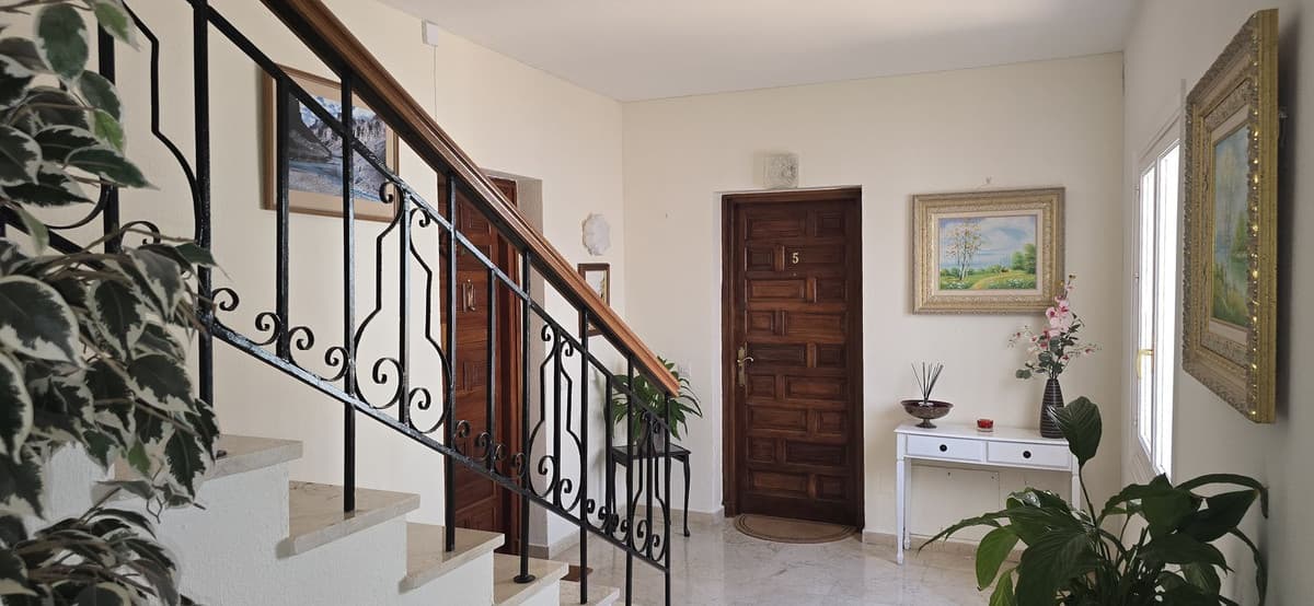 Duplex in El Paraiso — photo 3 of 10