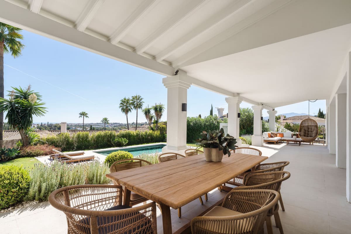 Detached Villa in Nueva Andalucía — photo 1 of 10