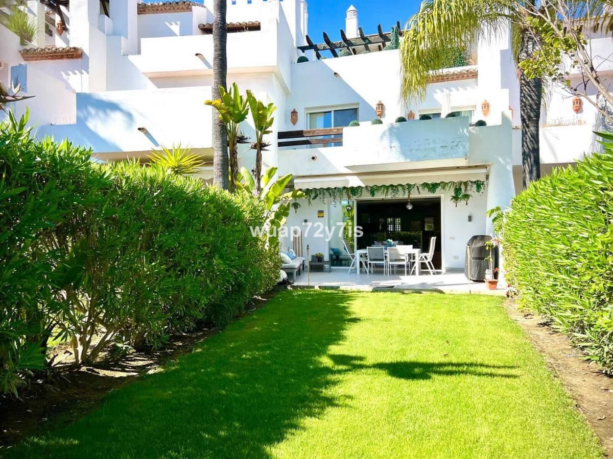 Townhouse in Estepona — photo 1 of 10