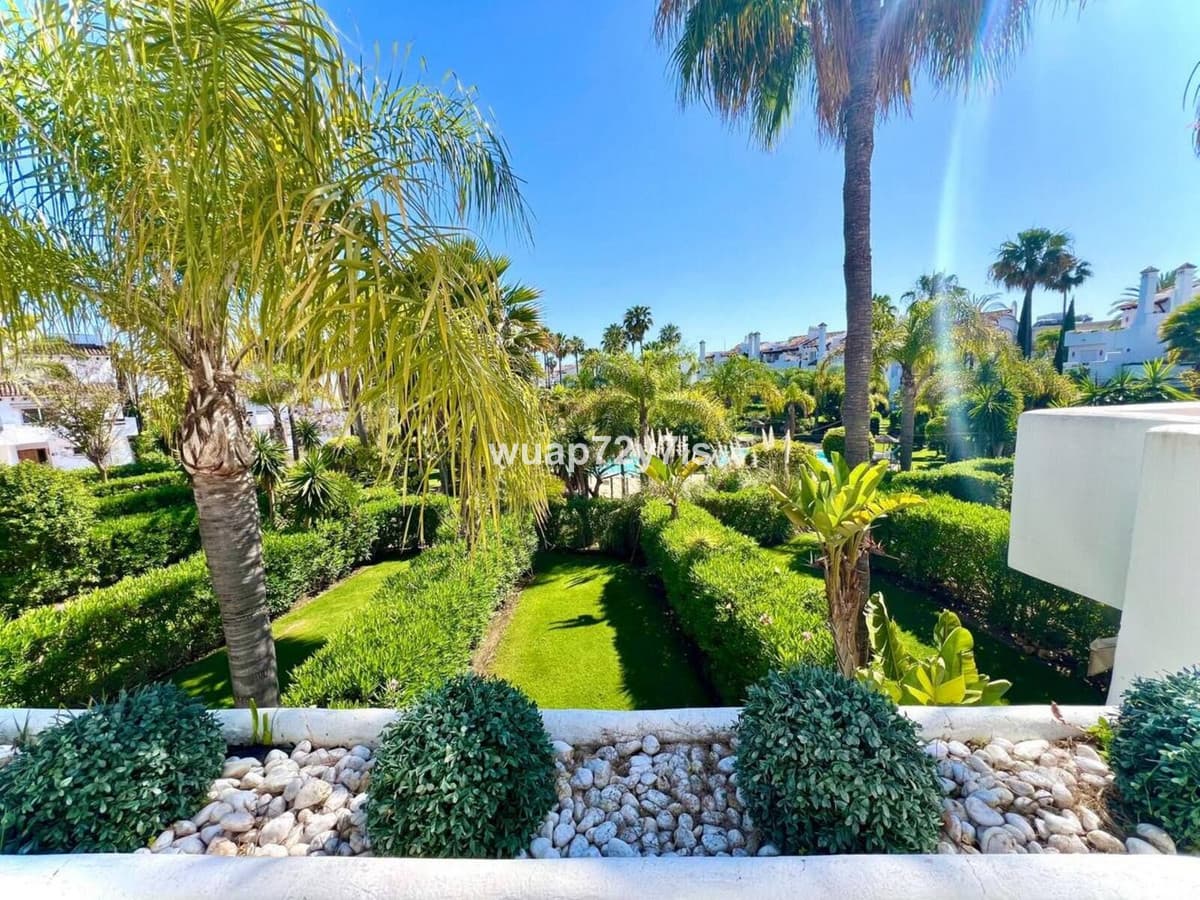 Townhouse in Estepona — photo 2 of 10