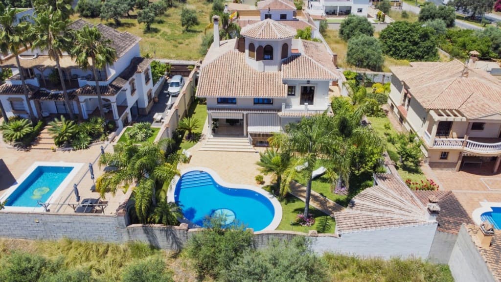 Detached Villa in Alhaurín el Grande — photo 1 of 10