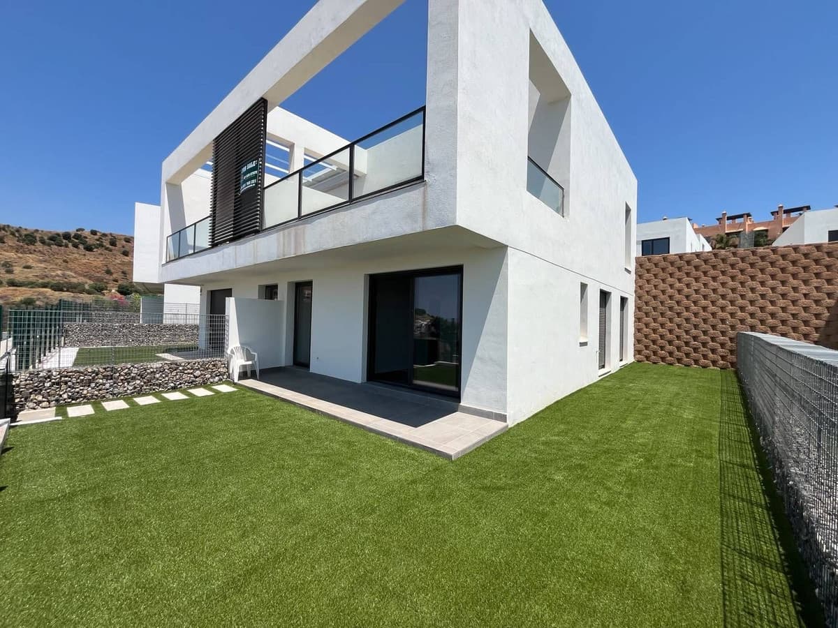 Semi-Detached House in Riviera del Sol — photo 1 of 10