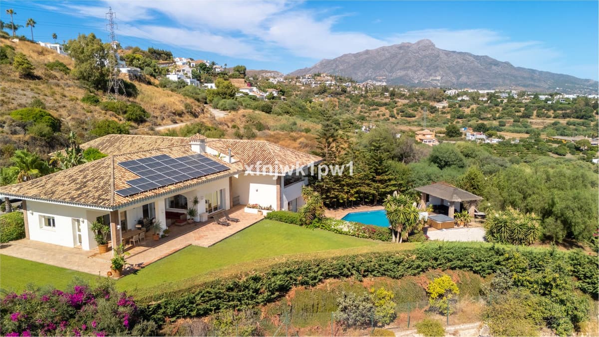 Detached Villa in Benahavís — photo 1 of 10