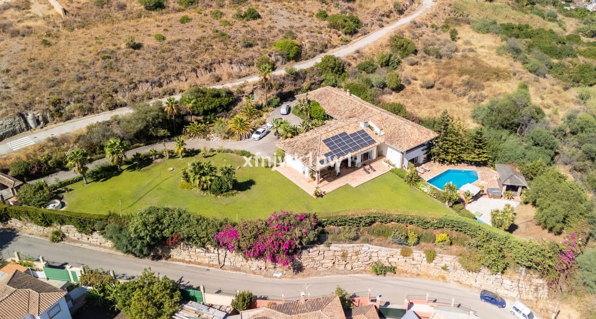 Detached Villa in Benahavís — photo 3 of 10