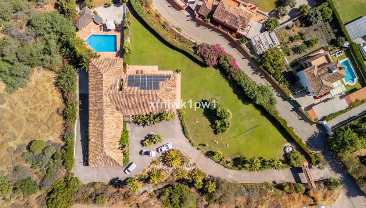 Detached Villa in Benahavís — photo 5 of 10