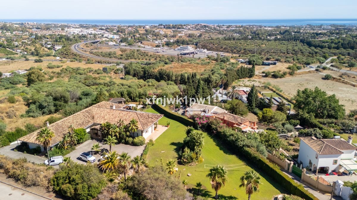 Detached Villa in Benahavís — photo 9 of 10