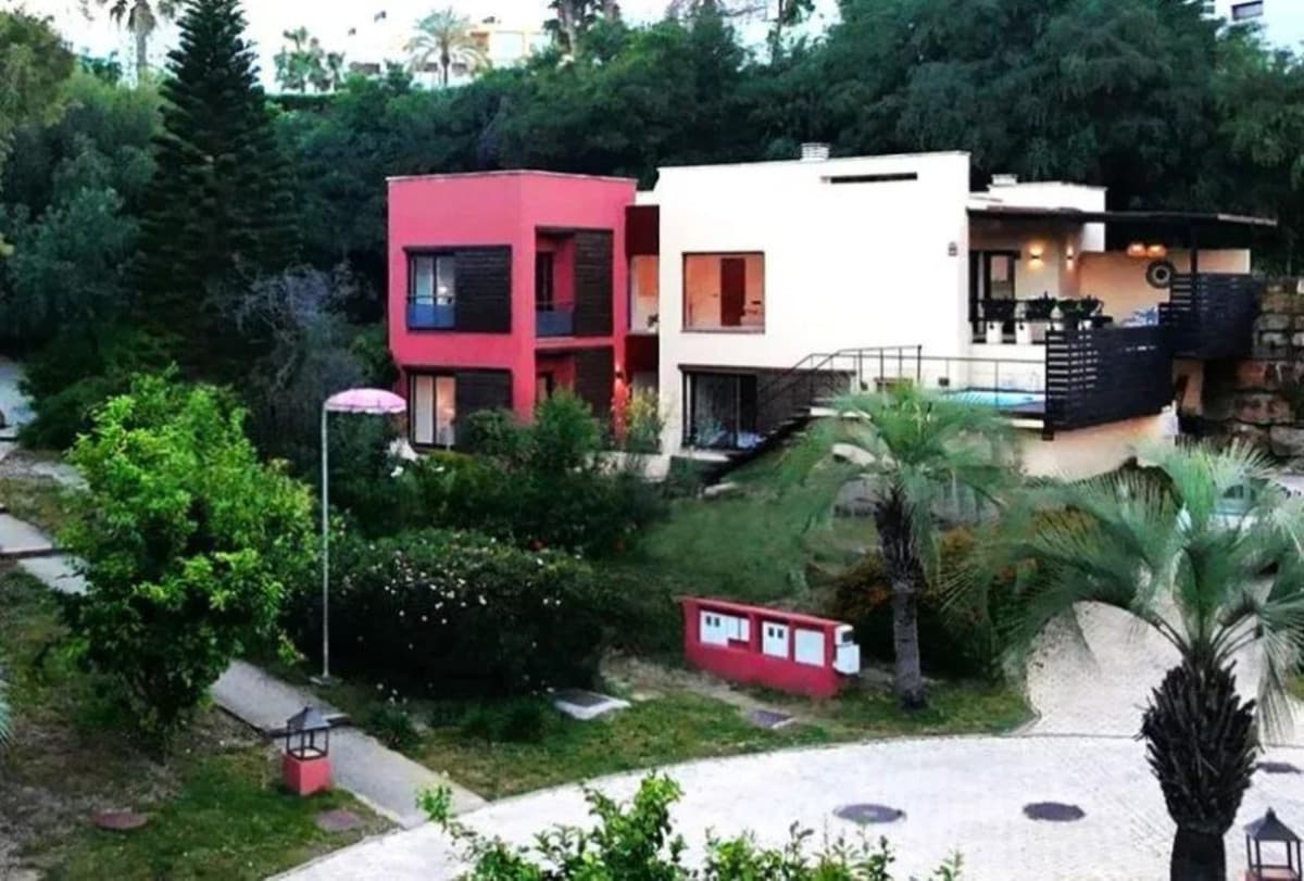 Detached Villa in Estepona — photo 1 of 10