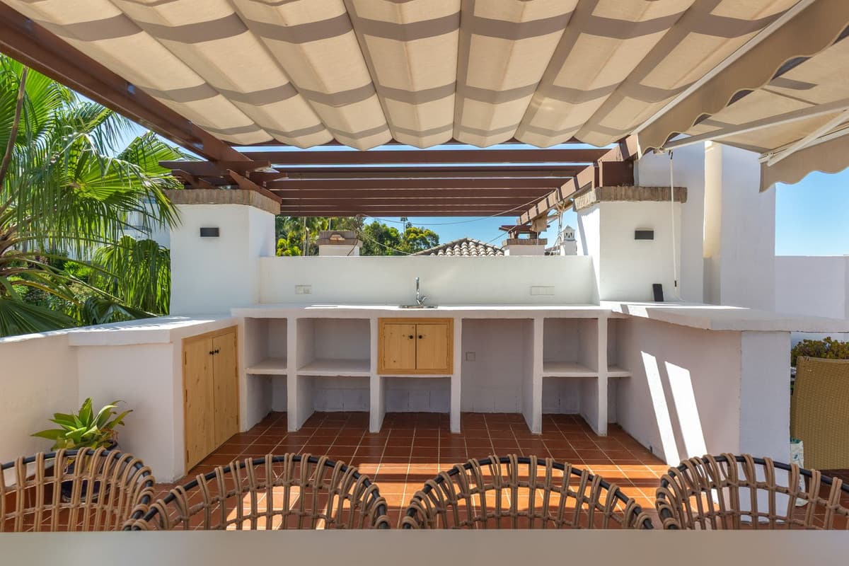 Penthouse in Benahavís — photo 1 of 10