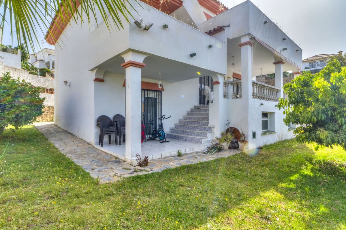 Detached Villa in Marbella — photo 1 of 10