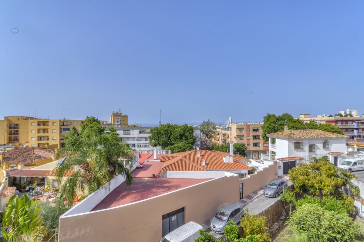 Detached Villa in Marbella — photo 3 of 10