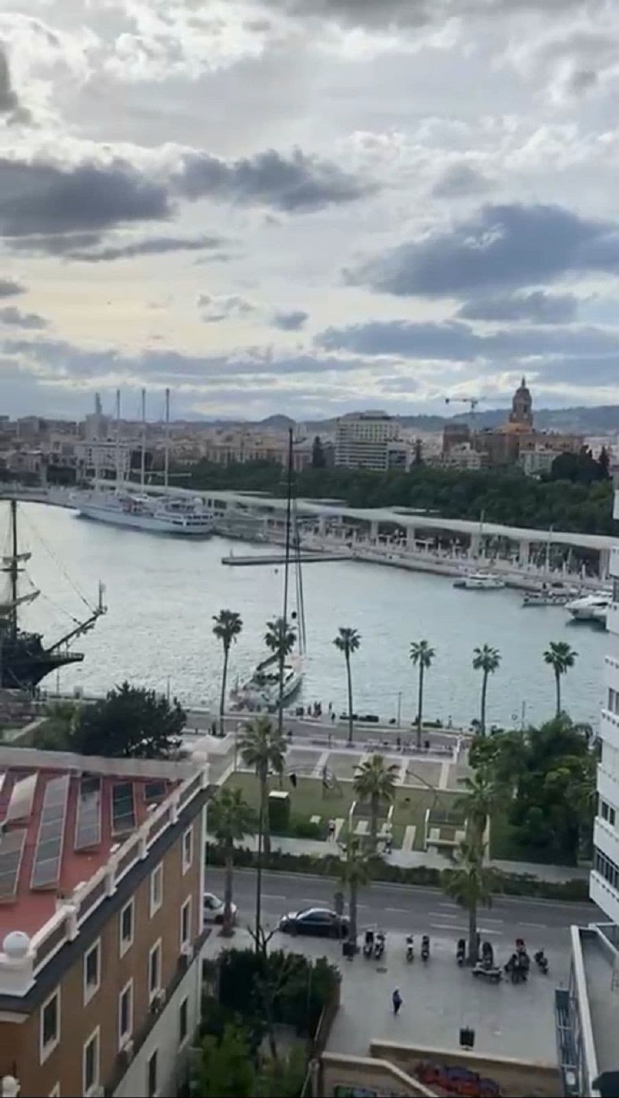 Middle Floor Apartment in Málaga Centro — photo 1 of 10