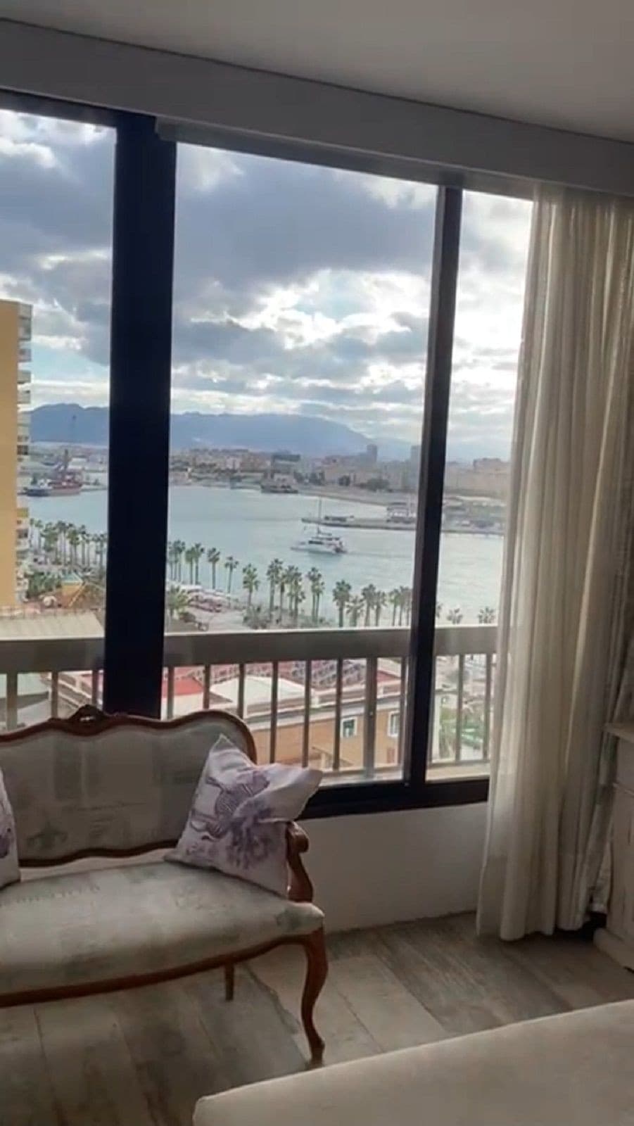 Middle Floor Apartment in Málaga Centro — photo 4 of 10