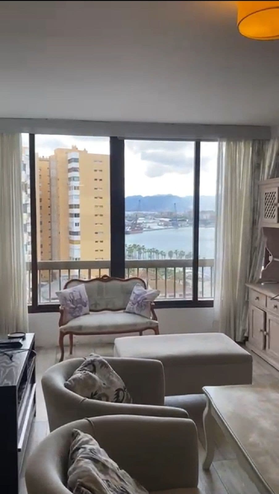 Middle Floor Apartment in Málaga Centro — photo 5 of 10