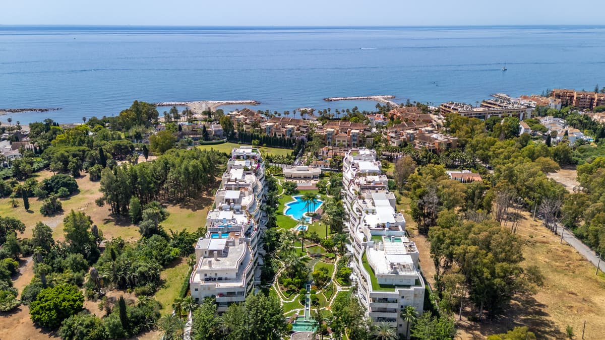 Middle Floor Apartment in Puerto Banús — photo 1 of 10