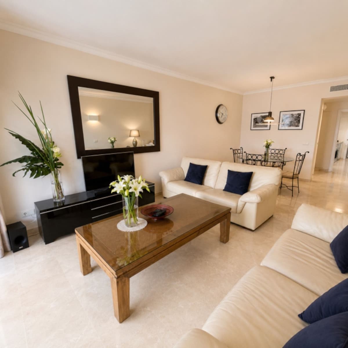 Ground Floor Apartment in Benahavís — photo 3 of 10