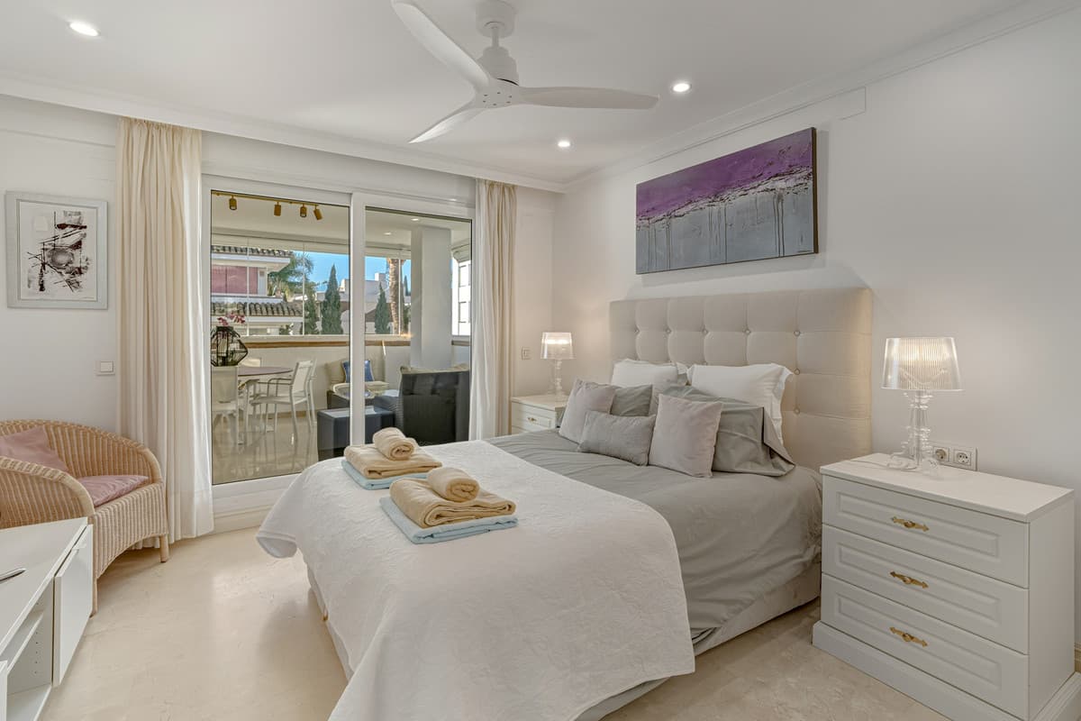 Middle Floor Apartment in The Golden Mile — photo 6 of 10