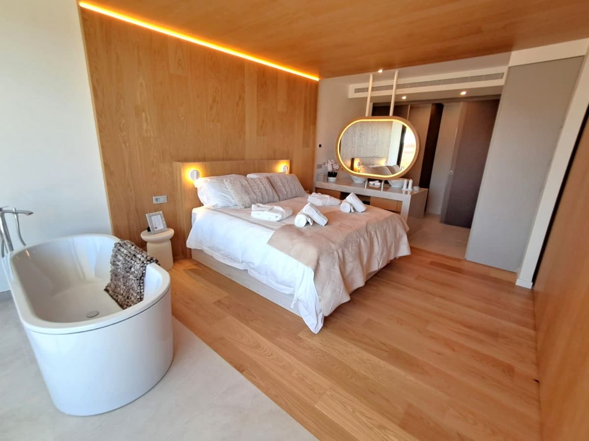 Middle Floor Apartment in Higueron — photo 5 of 10