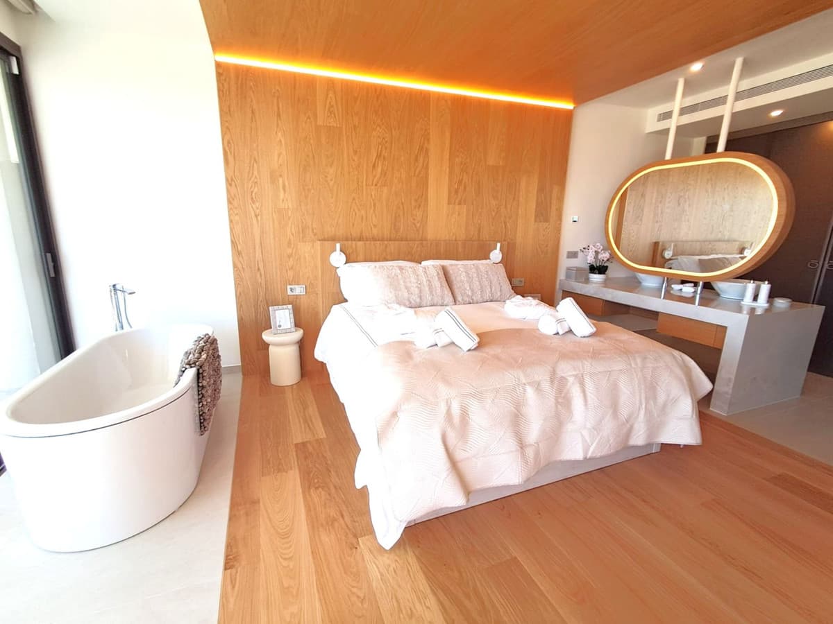 Middle Floor Apartment in Higueron — photo 6 of 10