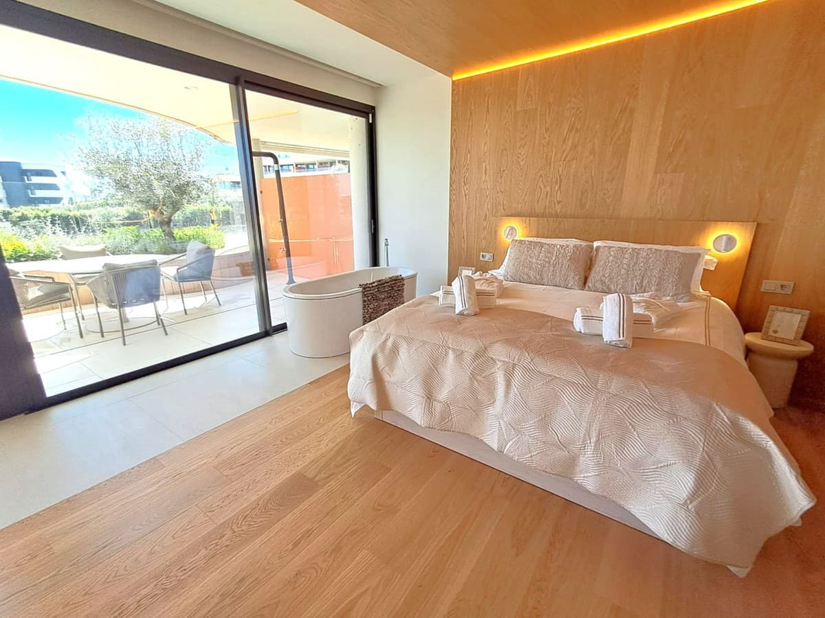 Middle Floor Apartment in Higueron — photo 8 of 10
