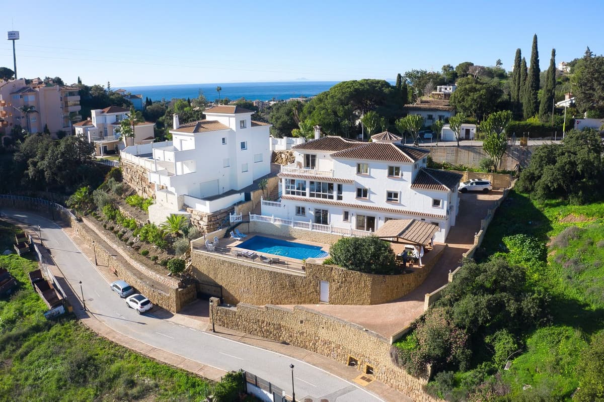 Detached Villa in Elviria — photo 1 of 10