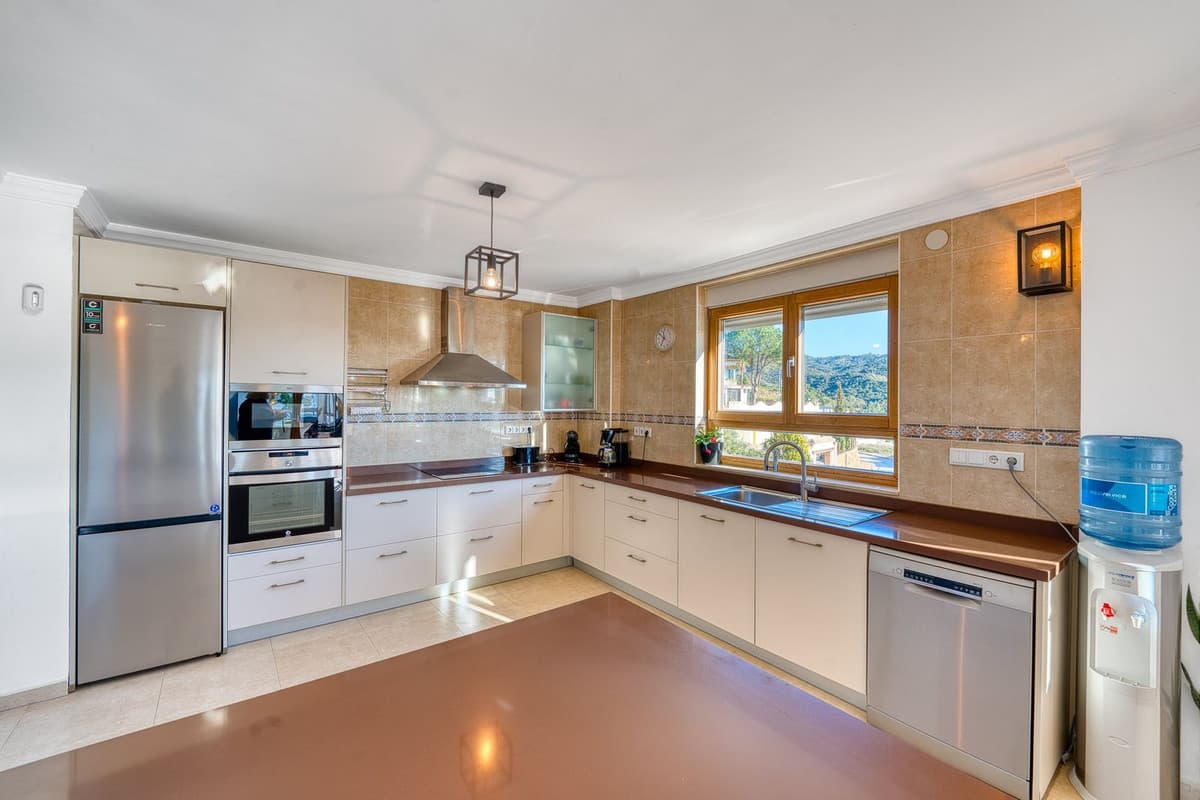 Detached Villa in Elviria — photo 6 of 10