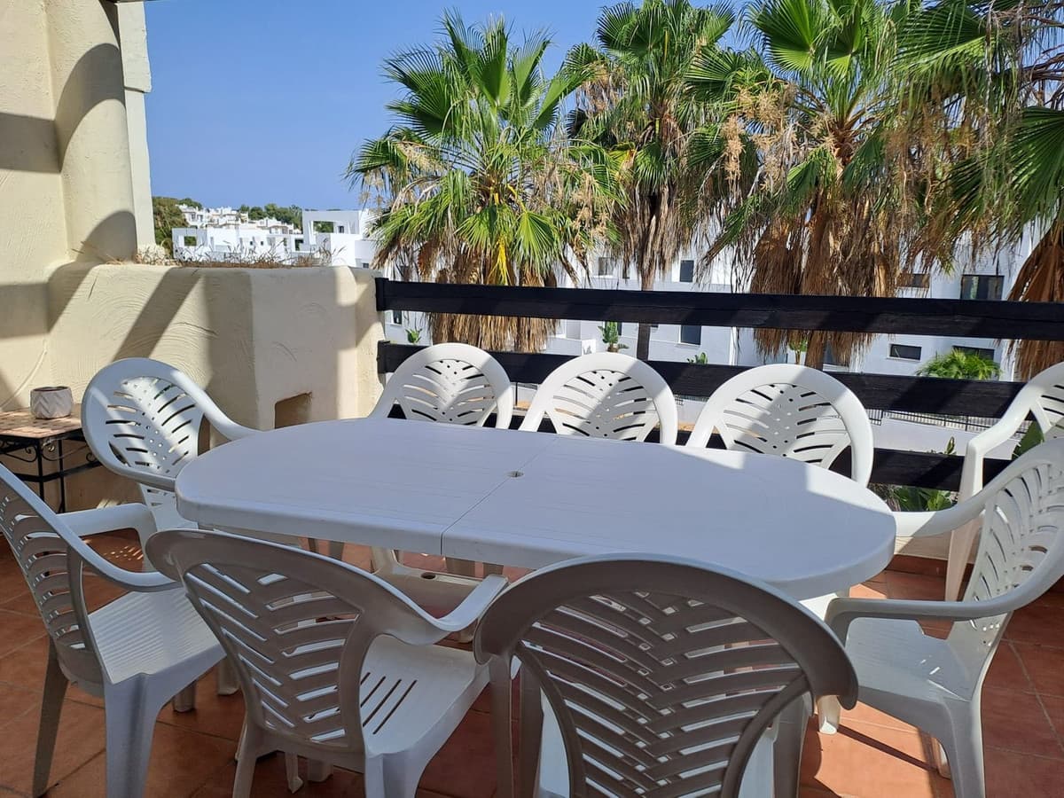 Middle Floor Apartment in Estepona — photo 4 of 10