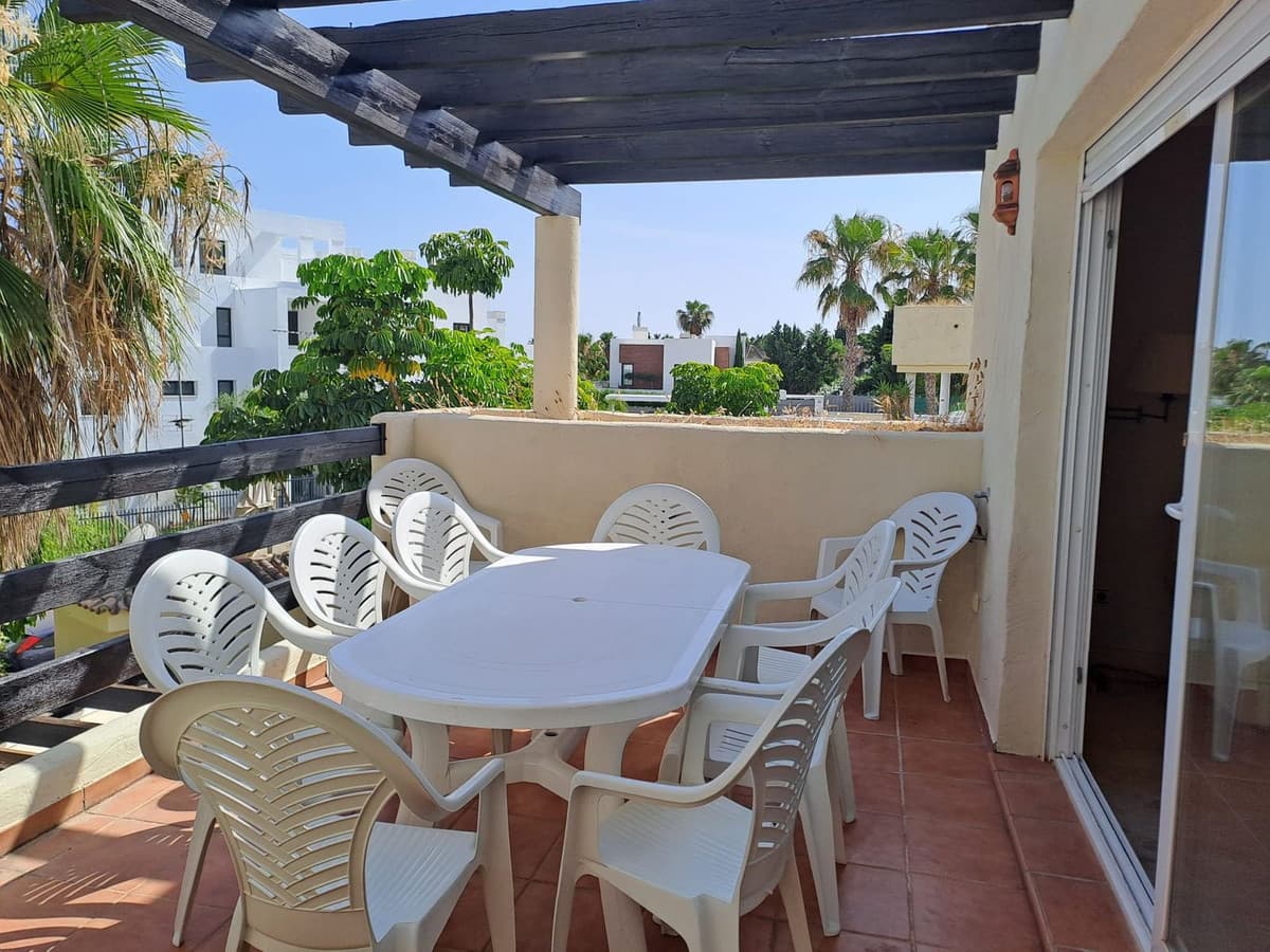 Middle Floor Apartment in Estepona — photo 5 of 10