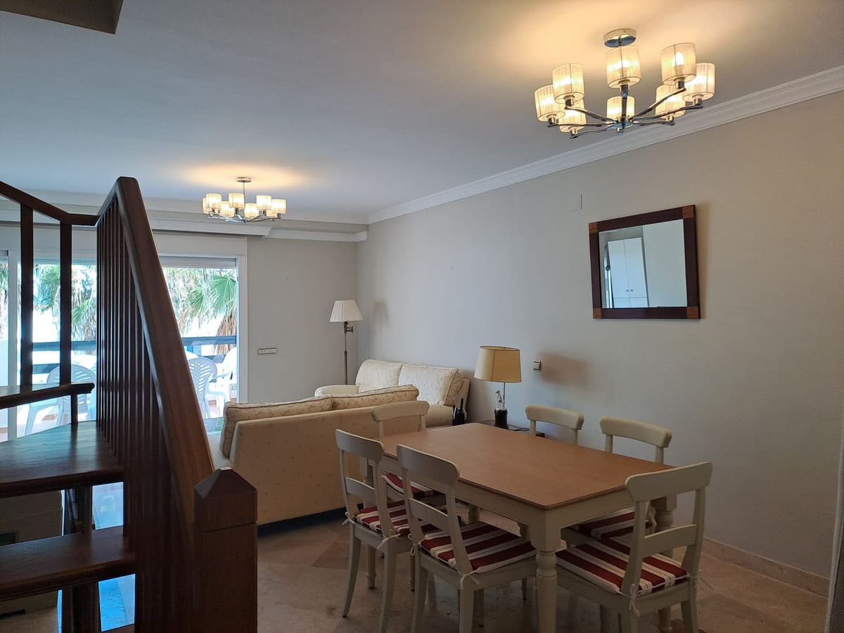 Middle Floor Apartment in Estepona — photo 7 of 10