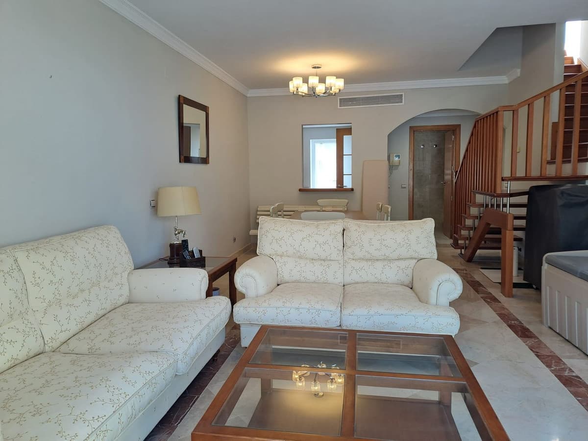 Middle Floor Apartment in Estepona — photo 8 of 10