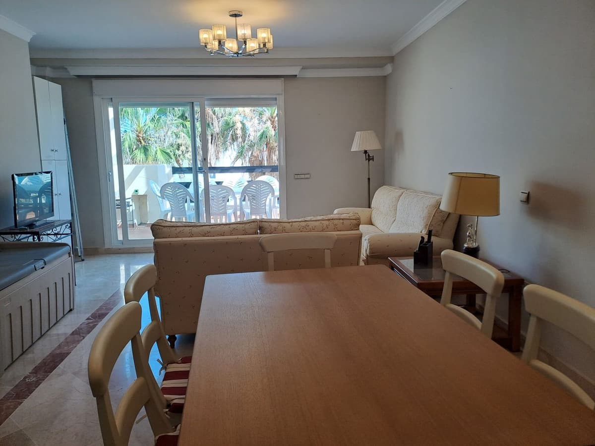Middle Floor Apartment in Estepona — photo 10 of 10