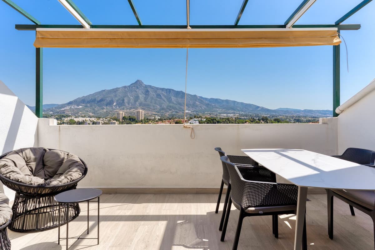 Penthouse Duplex in Nueva Andalucía — photo 6 of 10