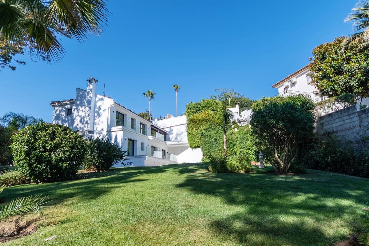 Detached Villa in Marbella — photo 1 of 10