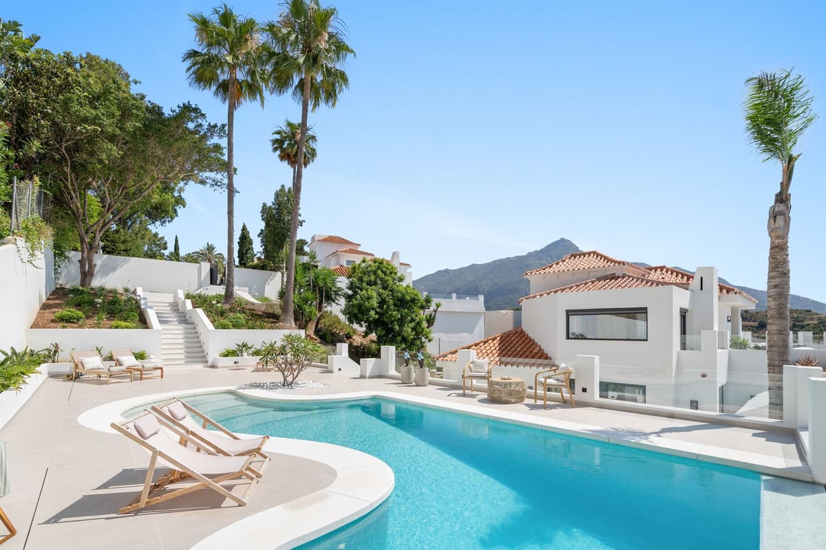 Detached Villa in Nueva Andalucía — photo 2 of 10