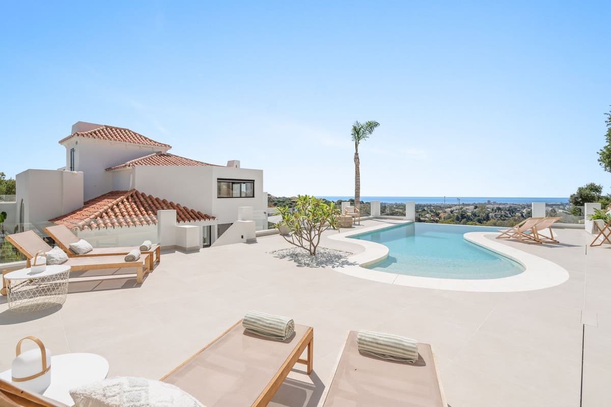Detached Villa in Nueva Andalucía — photo 3 of 10