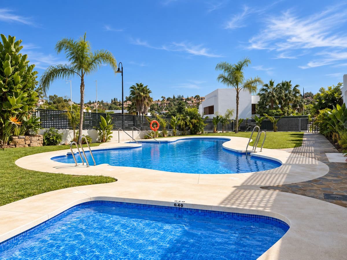 Townhouse in Estepona — photo 1 of 10