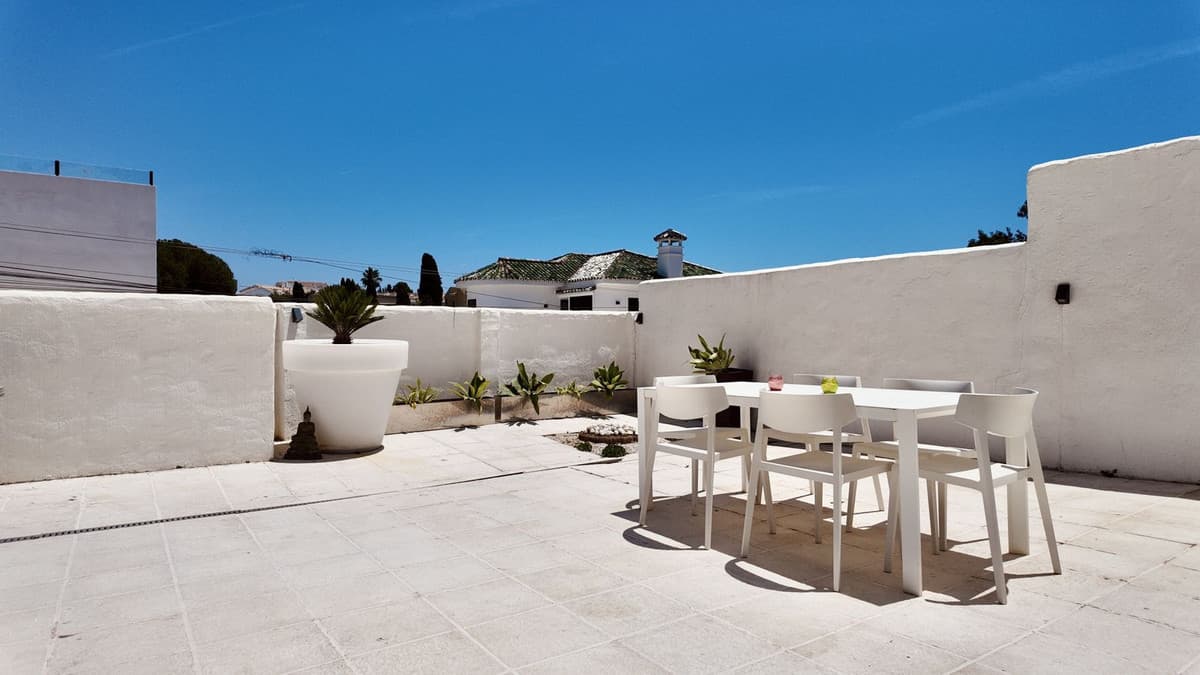 Detached Villa in Nueva Andalucía — photo 3 of 10
