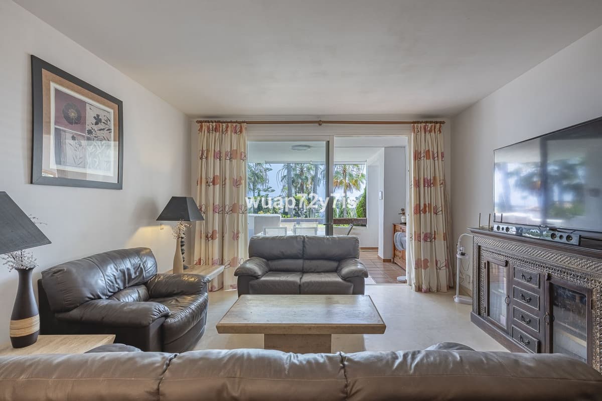 Ground Floor Apartment in Nueva Andalucía — photo 3 of 10