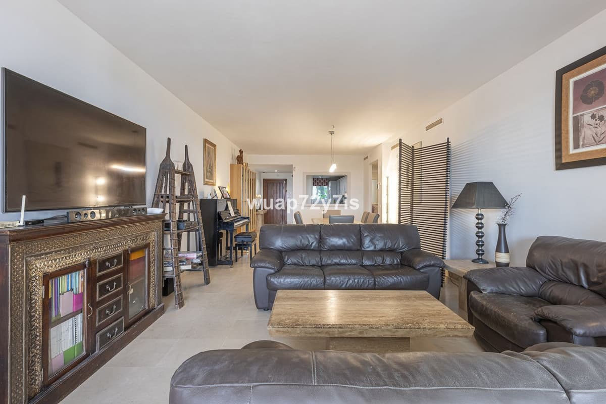 Ground Floor Apartment in Nueva Andalucía — photo 4 of 10