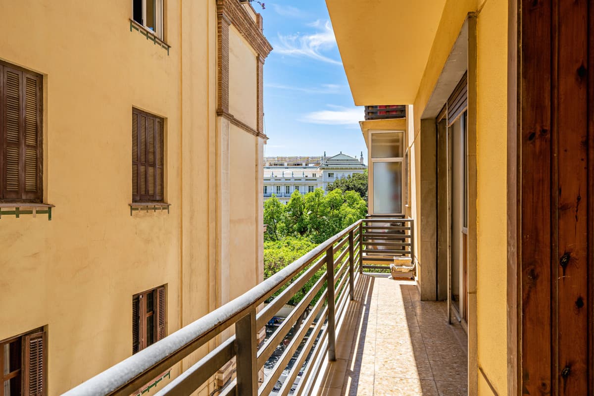Middle Floor Apartment in Málaga Centro — photo 2 of 10
