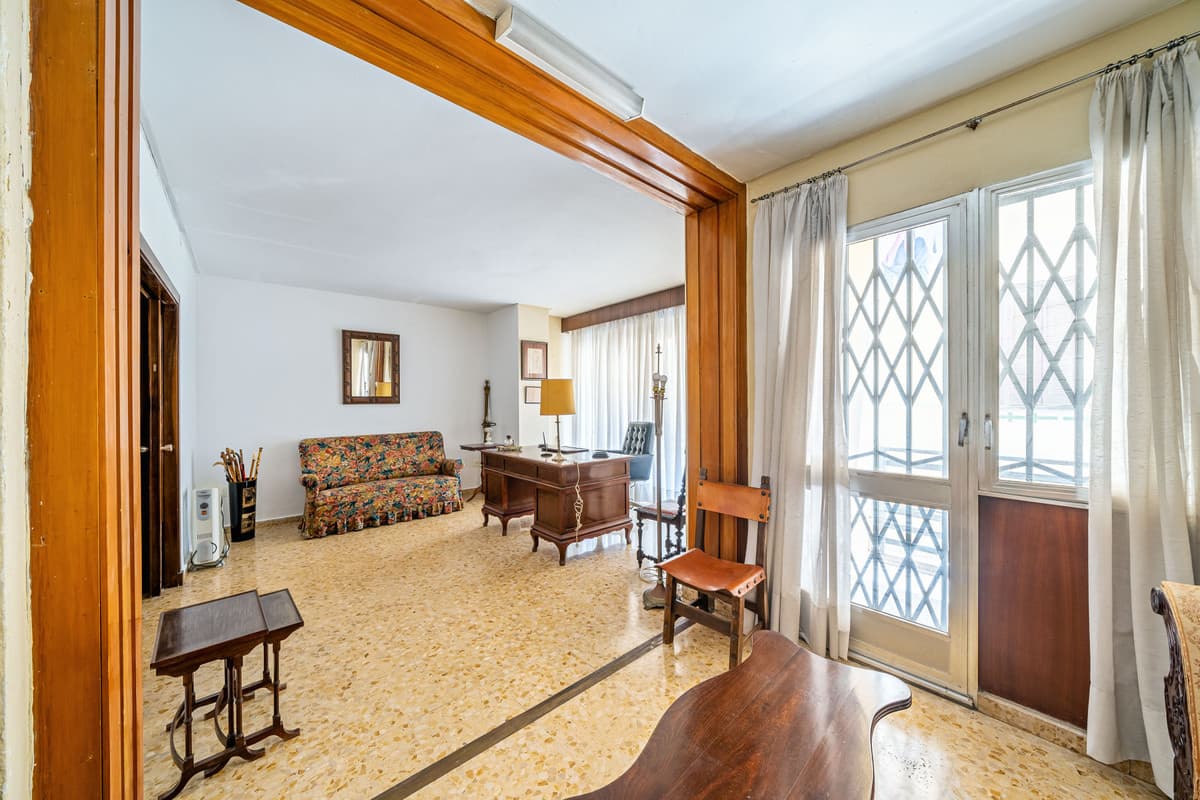 Middle Floor Apartment in Málaga Centro — photo 7 of 10