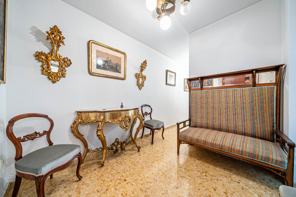 Middle Floor Apartment in Málaga Centro — photo 8 of 10