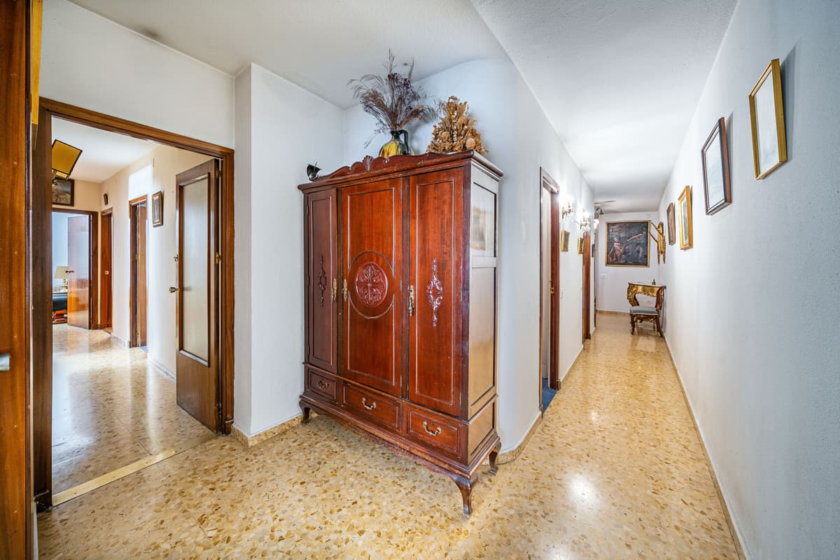 Middle Floor Apartment in Málaga Centro — photo 9 of 10