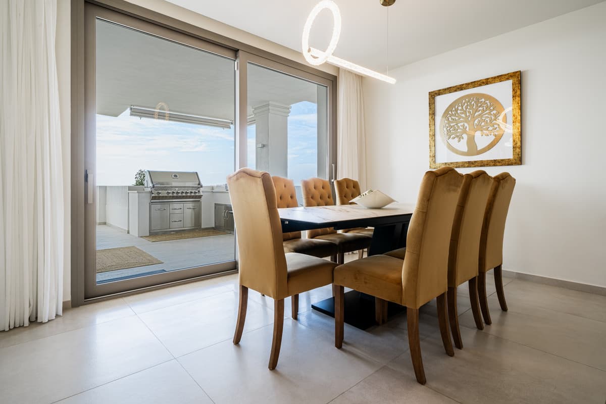Middle Floor Apartment in Aloha — photo 3 of 10