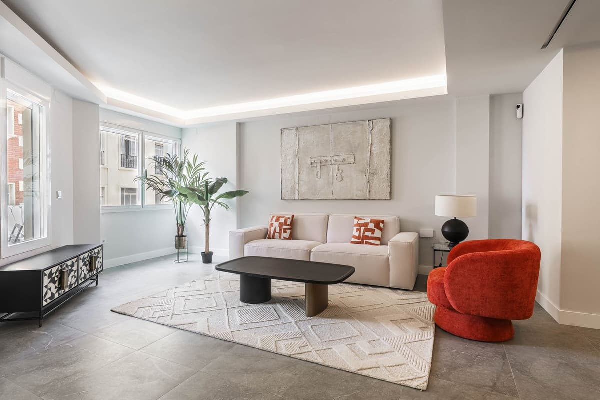 Middle Floor Apartment in Centro Histórico — photo 1 of 10