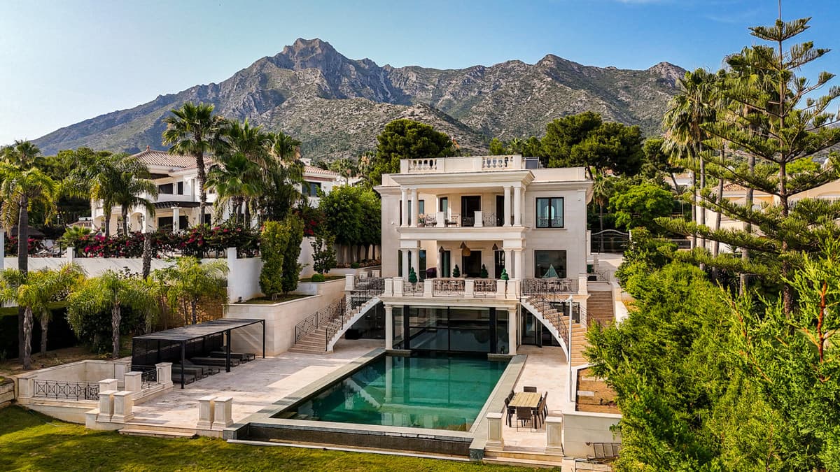 Detached Villa in Sierra Blanca — photo 1 of 10