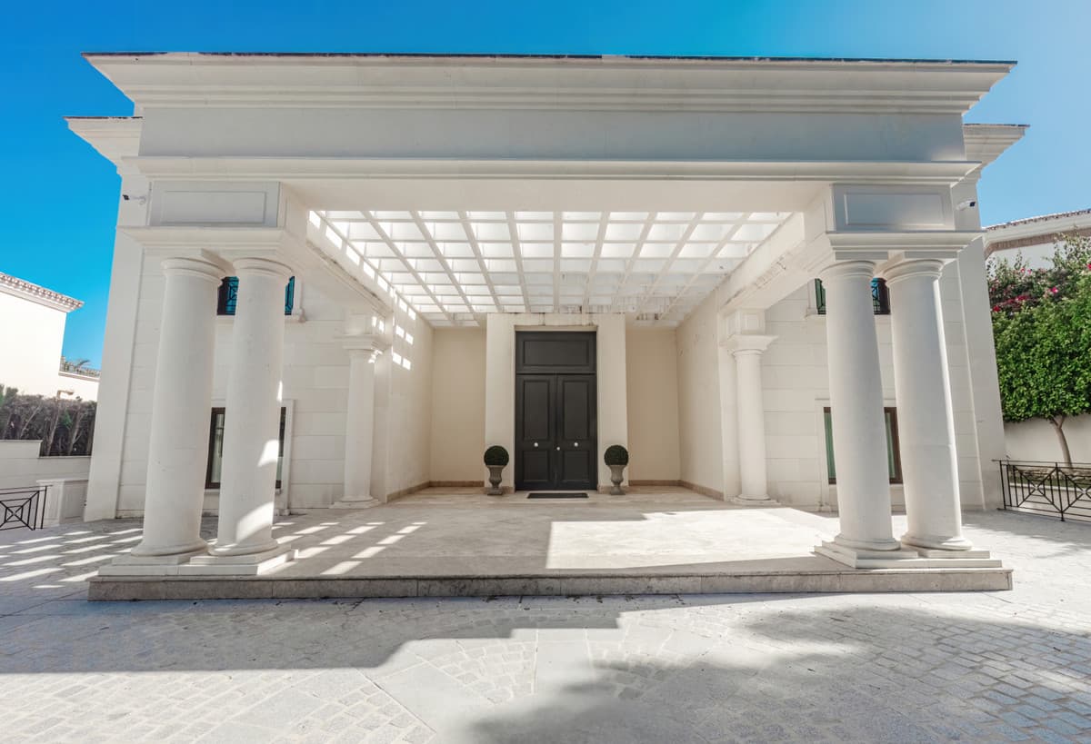 Detached Villa in Sierra Blanca — photo 2 of 10