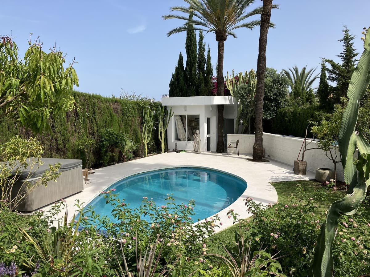 Detached Villa in Puerto Banús — photo 1 of 10