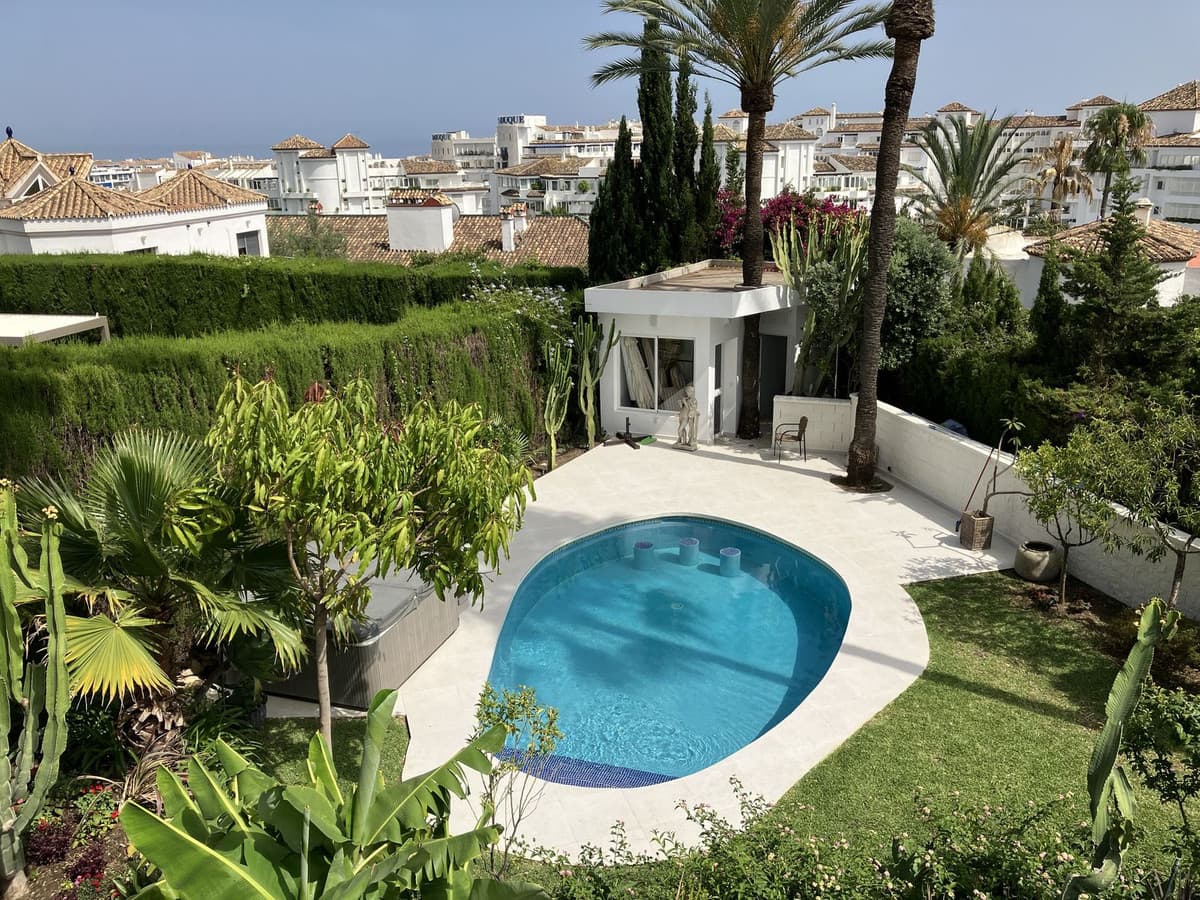 Detached Villa in Puerto Banús — photo 2 of 10
