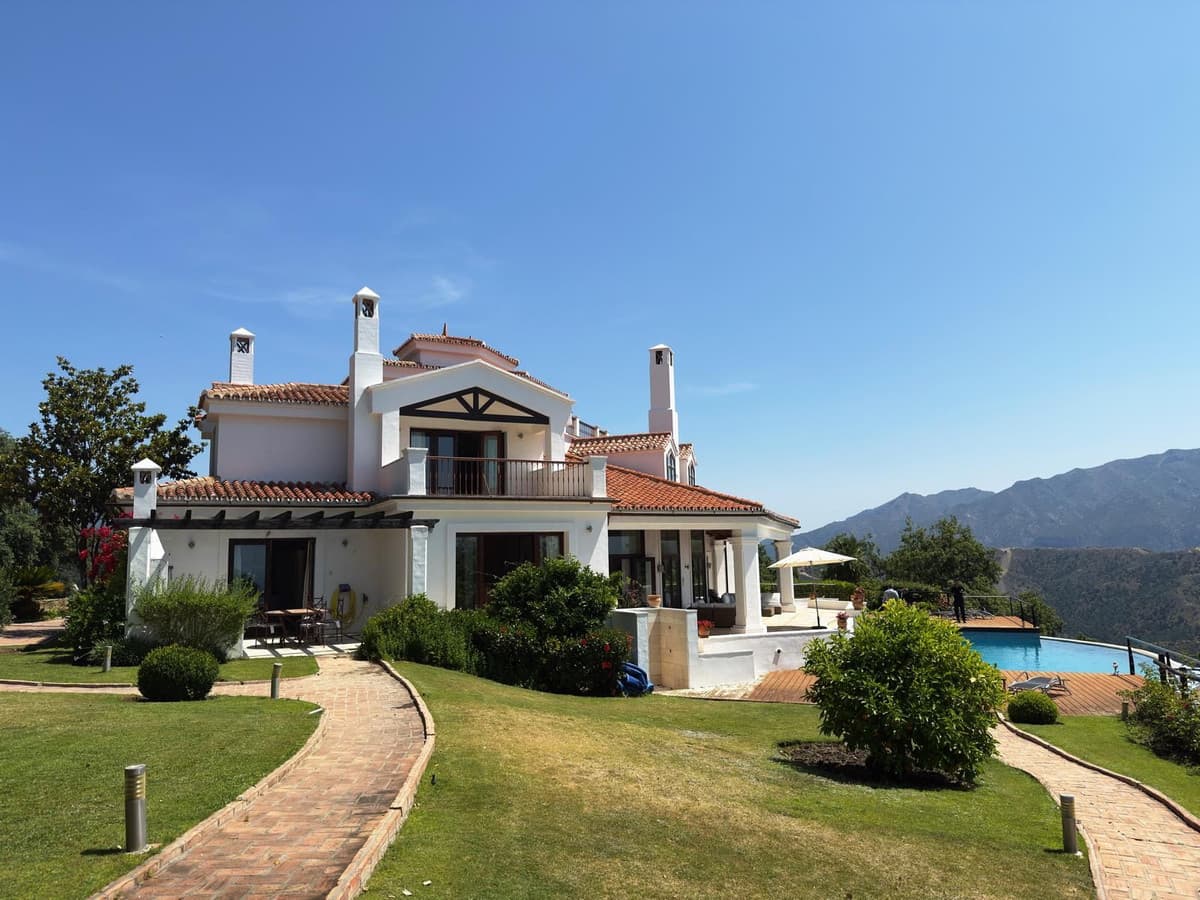 Detached Villa in La Zagaleta — photo 1 of 10