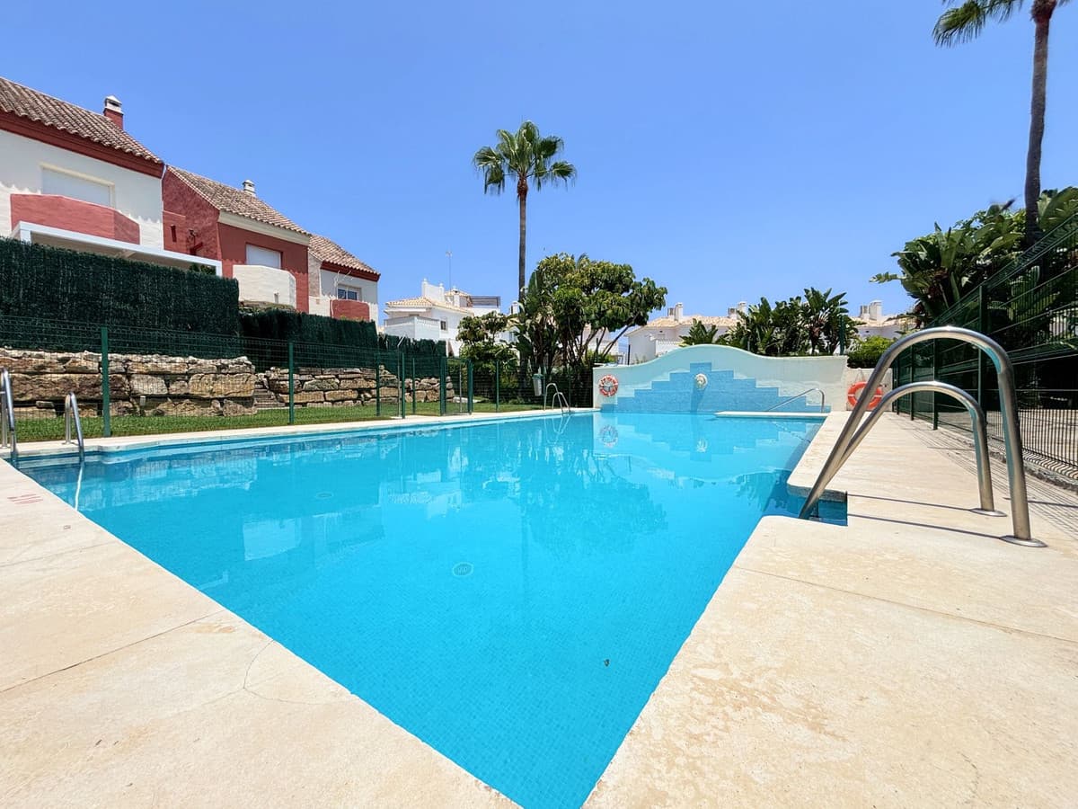 Townhouse in Estepona — photo 1 of 10